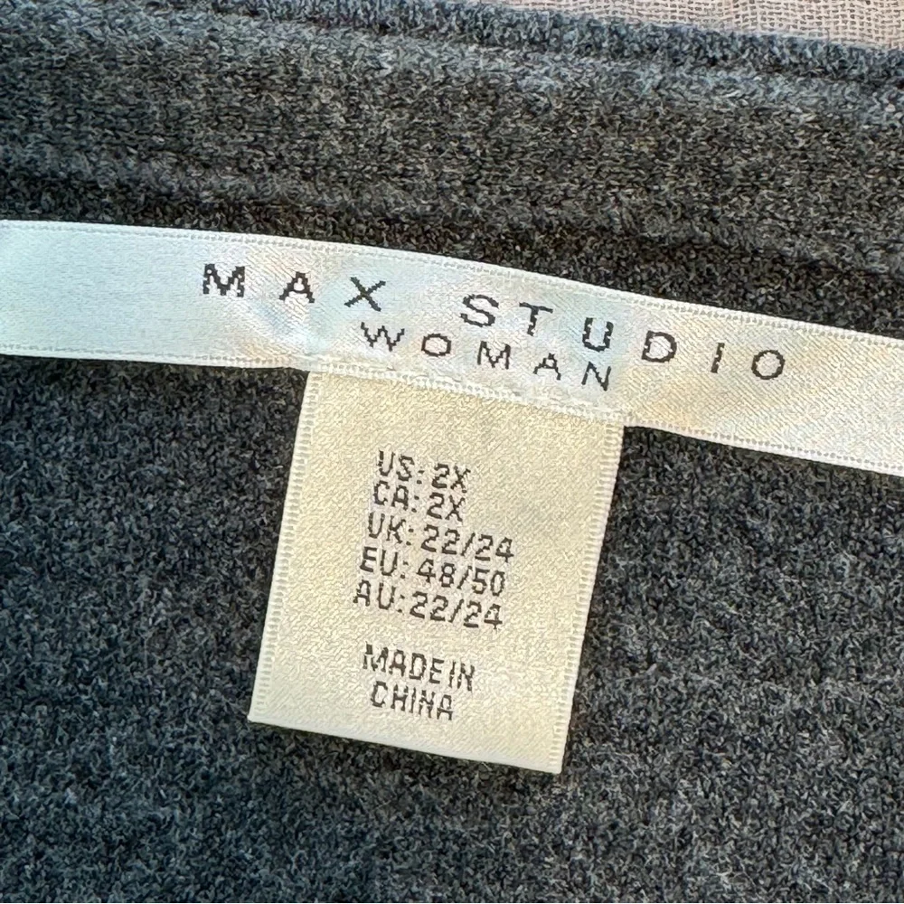 Max  Studio  Woman  2X  Black  Gray  Striped  Sweater  Minimalist  Neutral  Cozy